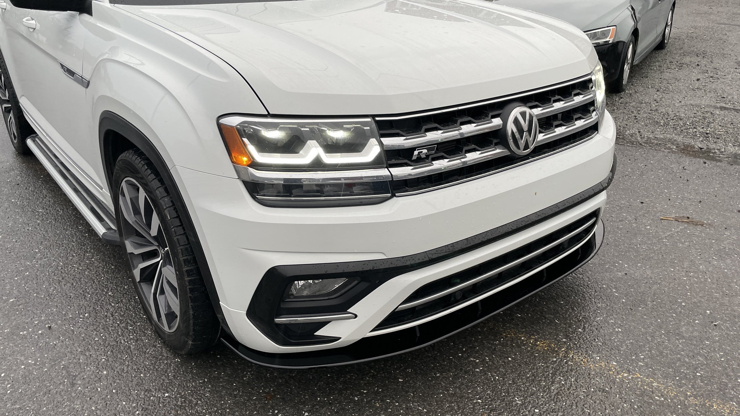 Front Splitter - Volkswagen Atlas 18-19 – Artwork Bodyshop Inc.